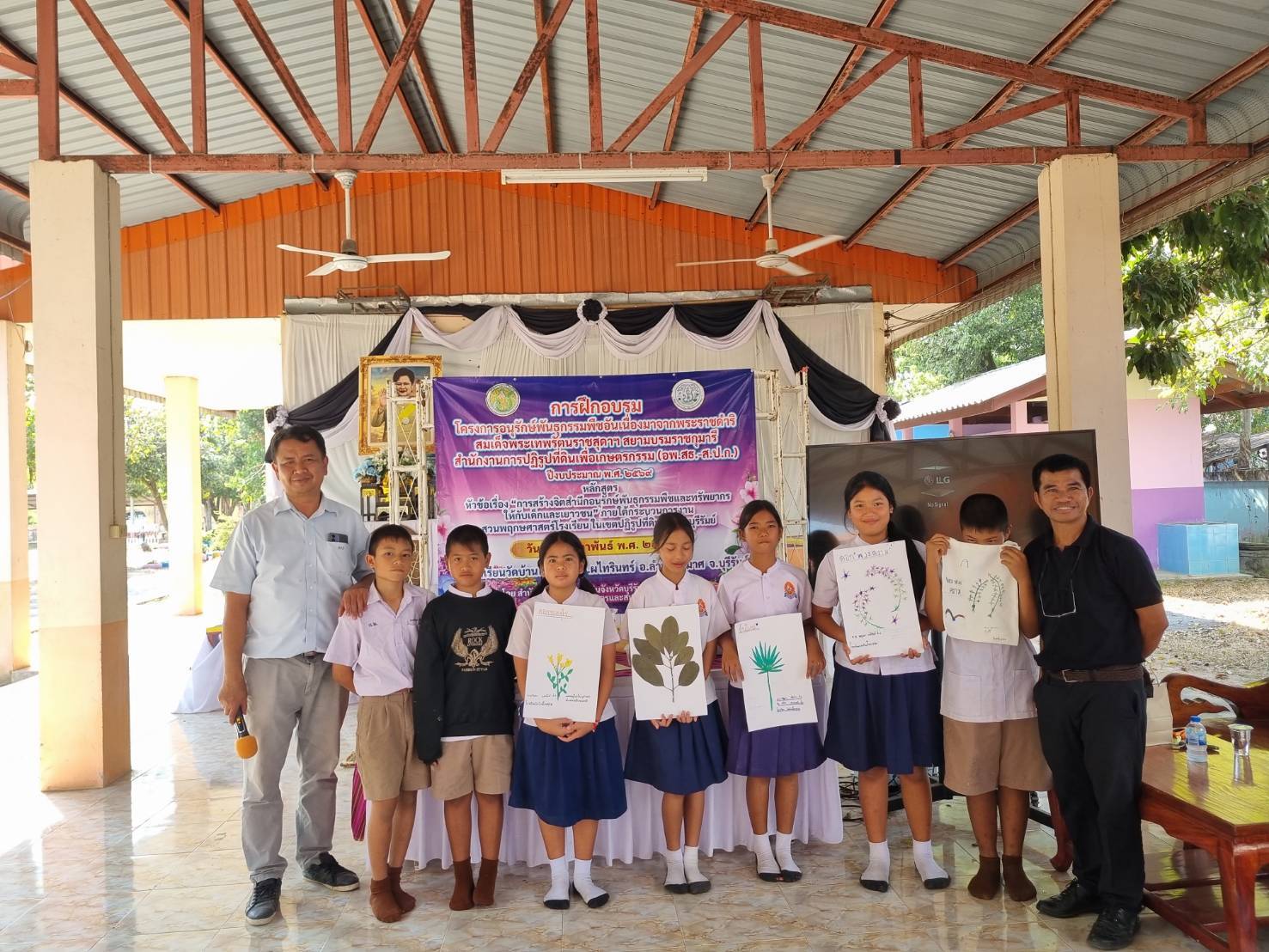 title - วันที่ 5-6 กุมภาพันธ์ 2569 นายประเสริฐ กาญจนเกียรติกุล ปฏิรูปที่ดินจังหวัดบุรีรัมย์ มอบหมายให้นายฐาปกรณ์ วงค์นก เจ้าหน้าที่ปฏิรูปที่ดิน ดำเนินการฝึกอบรมโครงการอนุรักษ์พันธุกรรมพืช อันเนื่องมาจากพระราชดำริสมเด็จพระเทพรัตนราชสุดาฯ สยามบรมราชกุมารี (อพ.สธ.) ปีงบประมาณ พ.ศ. 2569 จำนวน 2 โรงเรียน